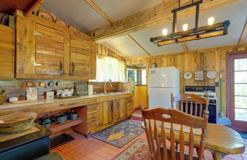Lutz Cabina | Glamping-Style Cabin on 20-Acre Farm Near Lutz!