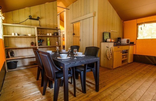 Vessem Casa | Glamping tent on campsite with swimming pool