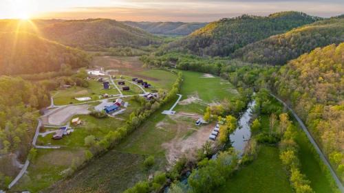 Stanton Otro | Glamping Tent/Red River Access/2 Queen Beds