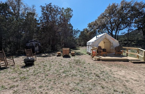 Vanderpool Alquiler De RV | Glamping Tents 1, 2, 3