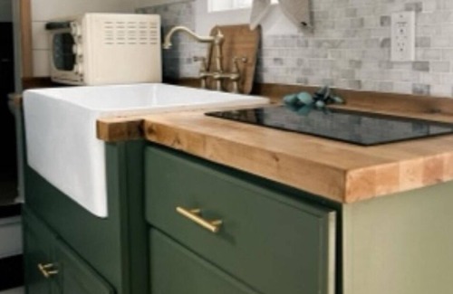Stallings Cabina | Glamping Tiny Home near CLT