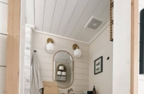 Stallings Cabina | Glamping Tiny Home near CLT