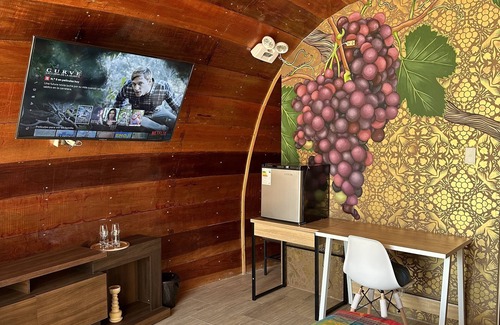 San Juan Bautista Otro | Glamping Toneles y Viñedos