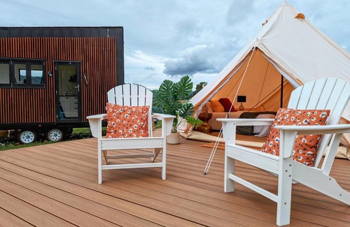 Broke Otro | Glamping Vineyard Getaway with Luxury Amenities