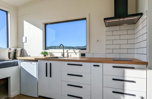 Broke Otro | Glamping Vineyard Getaway with Luxury Amenities