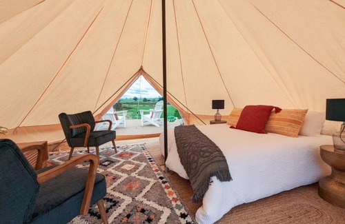 Broke Otro | Glamping Vineyard Getaway with Luxury Amenities