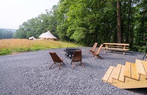 Great Cacapon Alquiler De RV | Glamping w/ Insta Worthy Mountain Views
