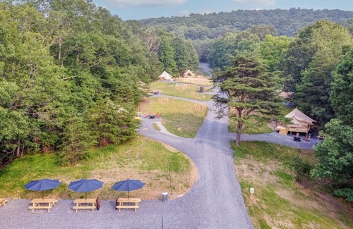 Great Cacapon Alquiler De RV | Glamping w/ Insta Worthy Mountain Views