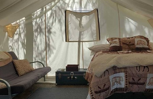Olney Alquiler De RV | Glamping Wall Tent 3/furnished 1 Queen and 1 futon