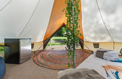 Stanton Otro | Glamping Yurt #1 in Red River Gorge, Wooded with Full Bath House