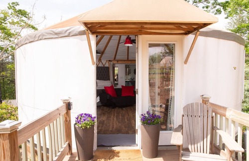 Mill Spring Casa | Glamping Yurt + Luxury Bath at Serenity Ridge