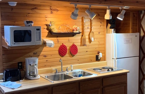 Elkins Cabina | GLAMPING YURT. Sleeps 4, HOT TUB, Pellet Stove