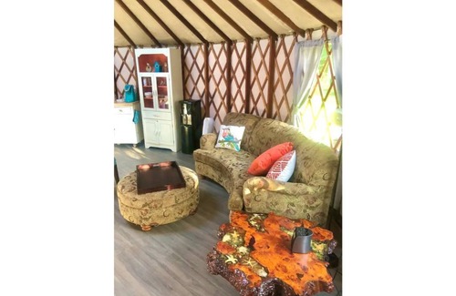 Ashton Creek Alquiler De RV | Glamping Yurts in little slice of paradise