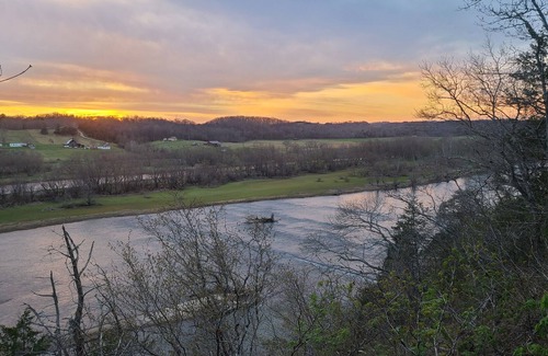 Morristown Cabina | GlampVentures "Helluva View" Bunkhouse with Nolichucky River & Smoky Mtn Views.