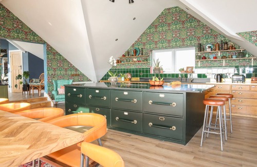 Rhoscolyn Cabaña | GLAN TOWYN, pet friendly, luxury holiday cottage in Rhoscolyn
