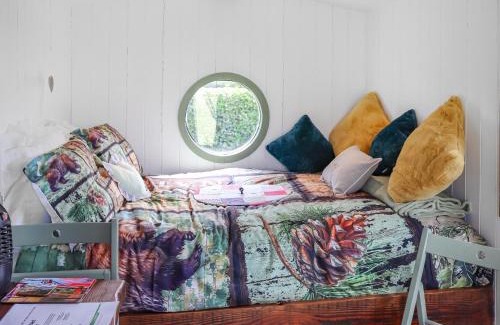 Caergeiliog Casa | Glan Tywyn Shepherds Hut