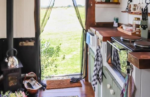 Caergeiliog Casa | Glan Tywyn Shepherds Hut