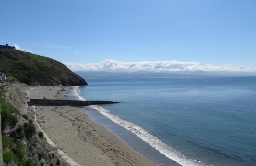 Criccieth Casa | Glan y Mor, Sleeps 20, 8 Bedrooms, 8 Bathrooms, Seafront, Criccieth