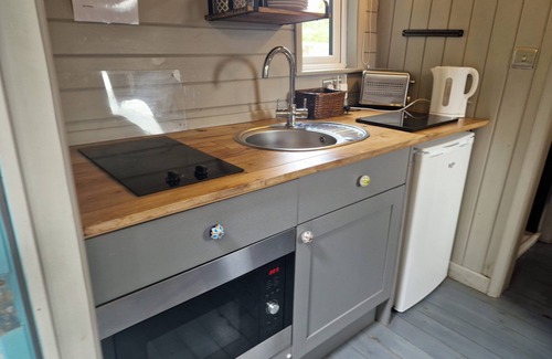 Llanfair Caereinion Cabina | Glan yr Afon Dau - Relax, Recuperate, Enjoy