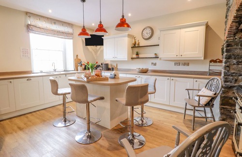 Abergele Cabaña | GLAN YR AFON, pet friendly, character holiday cottage in Llangernyw