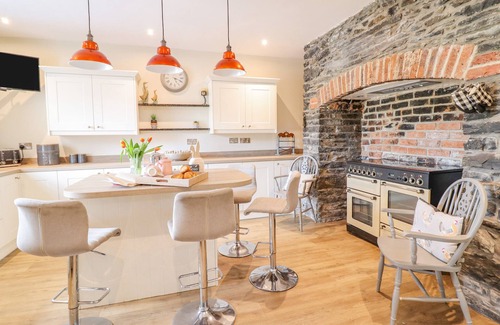 Abergele Cabaña | GLAN YR AFON, pet friendly, character holiday cottage in Llangernyw