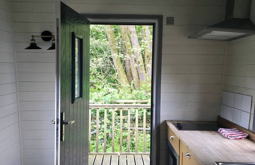 Llanfair Caereinion Cabina | Glan yr Afon Tri - Relax, Recuperate, Enjoy
