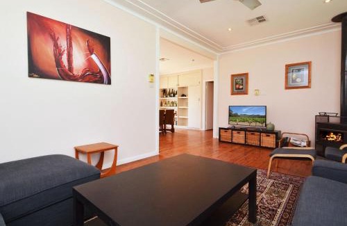 Pokolbin Casa | Glandore Vineyard Homestead. Home to a Onsite Cellar Door
