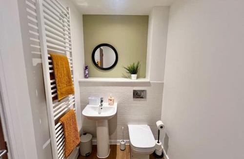 East End Casa | Glasgow Home - 5 Bedrooms 4 Bathrooms - Private Parking