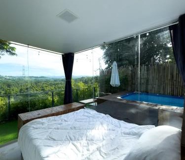CSJDM Casa | Glass Cabin Secluded Overlooking Oasis with pool