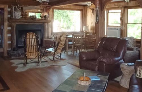 Fairview Casa | Glass Mountain Treehouse