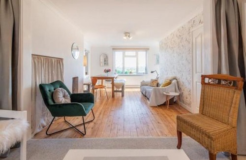 Glastonbury Casa | Glastonbury, large House Stunning views 2 to 5 bedrooms, 3 receptions turn into bedrooms