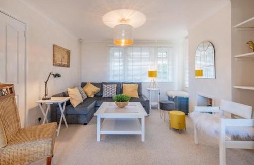 Glastonbury Casa | Glastonbury, large House Stunning views 2 to 5 bedrooms, 3 receptions turn into bedrooms
