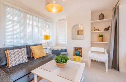 Glastonbury Casa | Glastonbury, large House Stunning views 2 to 5 bedrooms, 3 receptions turn into bedrooms