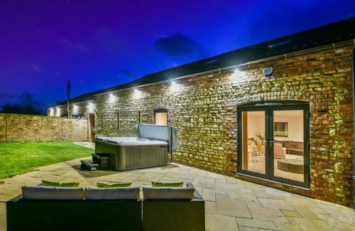 Lincoln Casa | Glebe Farm 4Br Sleeps 11 Hot Tub Pet Friendly