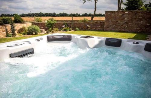 Lincoln Casa | Glebe Farm 4Br Sleeps 11 Hot Tub Pet Friendly