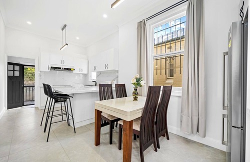 Annandale Casa | Glebe Gem | 4Bd with City & Nature at Doorstep