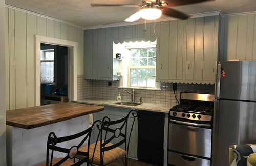 Empire Casa | Glen Arbor Area Cottage - Lago Little Glen w / muelle privado