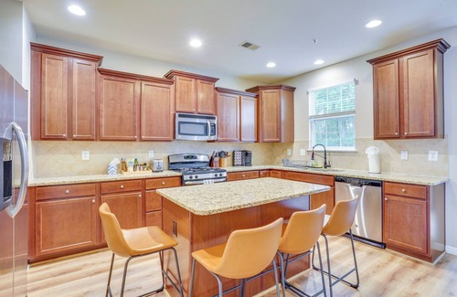 Glen Burnie Casa | Glen Burnie Vacation Rental w/ Private Deck!