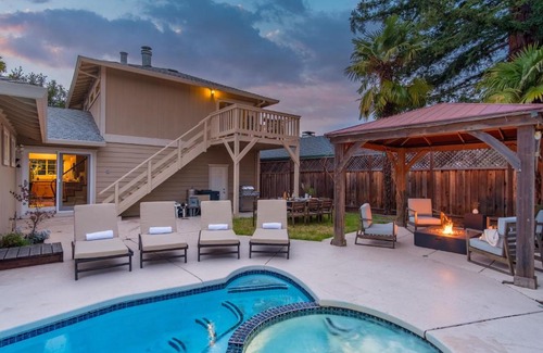 North Junior College Neighborhood Association Casa | Glen by AvantStay Sleek Charming Home in Wine Country w Pool Hot Tub