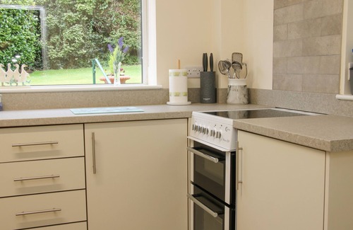 Madeley Cabaña | GLEN HELEN, family friendly, with a garden in Madeley