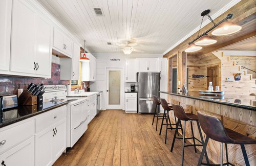 Florien Casa | Glen Oaks Lakeside Lodge-Spacious 5-bedroom-Near Pleasure Point-Big Views