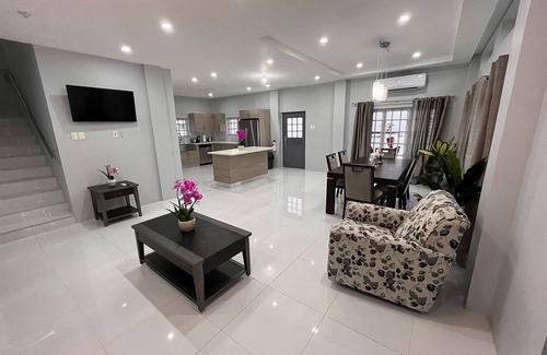 Glencoe Casa | Glencoe Townhome With Loft Jacuzzi and Pool