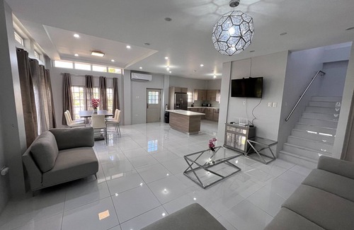 Glencoe Casa | Glencoe Townhome With Loft Jacuzzi and Pool