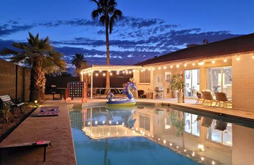 Country Meadows Casa | Glendale Getaway Pool