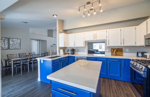 La Buena Vida Condominio | Glendale Keim 4 Bedroom Home by RedAwning