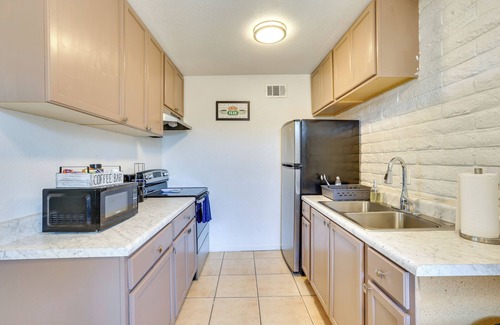 Glendale Condominio | Glendale Unit w/ Private Yard Near Sports Venues!
