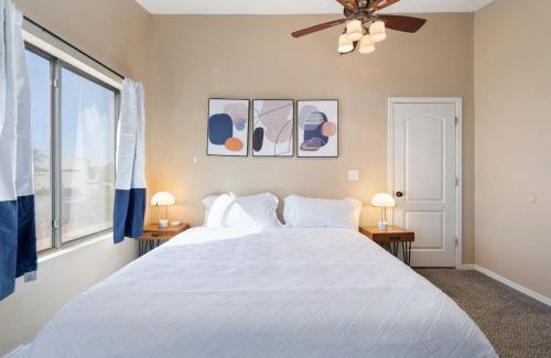 Larissa Casa | Glendale w Pool & Games