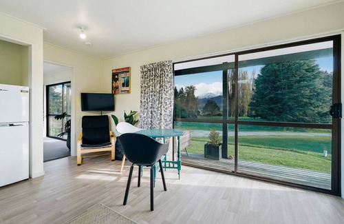 Wanaka Casa | Glendhu Station Cottage - Glendhu Bay Holiday Home