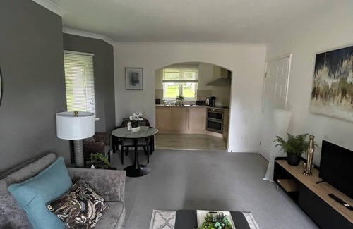 Gleneagles Apartamento | Gleneagles Rental is a lovely 1 bedroom flat set as a Superking or twin beds.