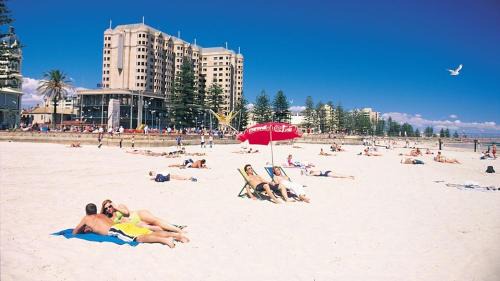 Glenelg Apartamento | Glenelg Holiday Apartments - Corfu 200 meters to the beach Free Parking